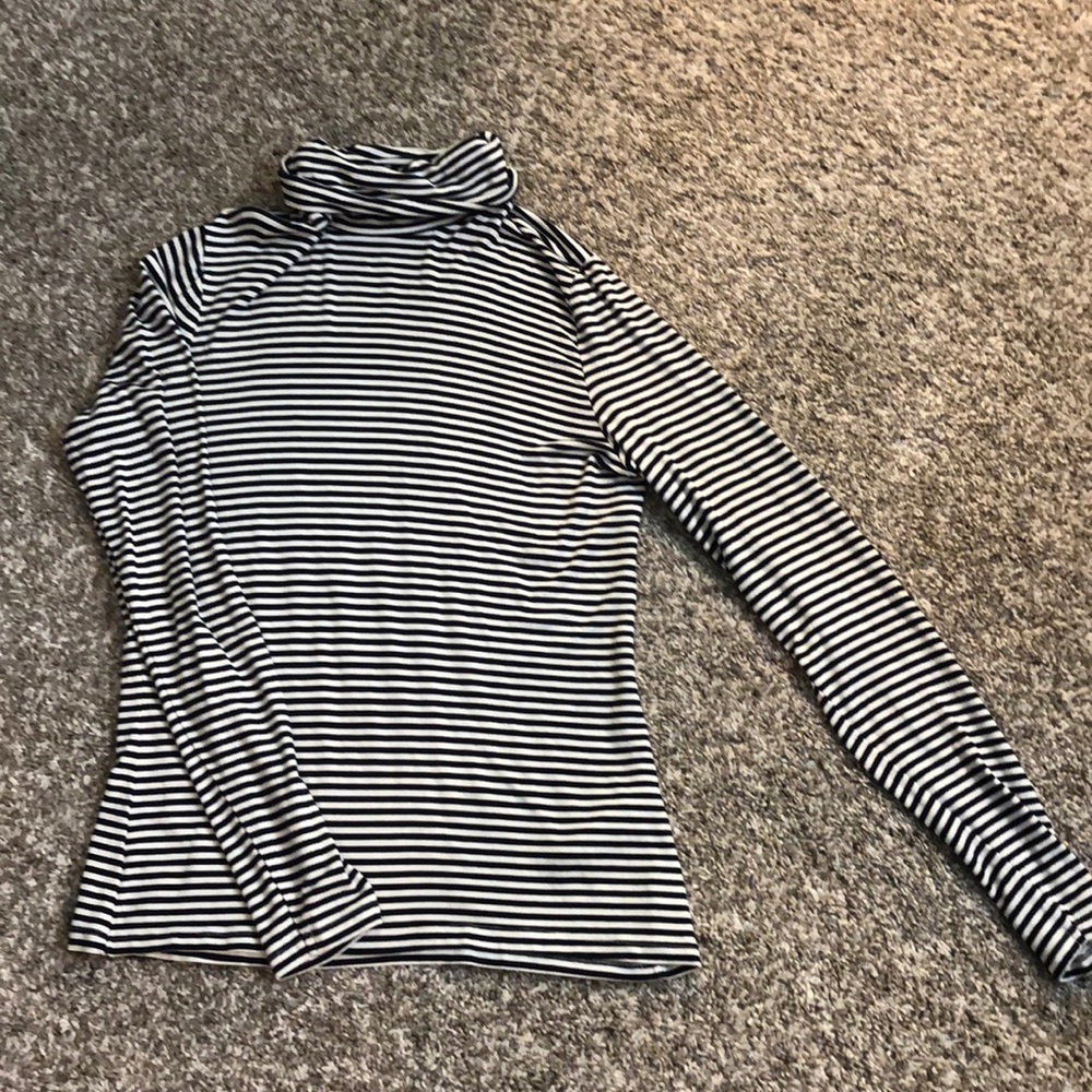 ✨navy and white striped turtleneck long sleeve✨